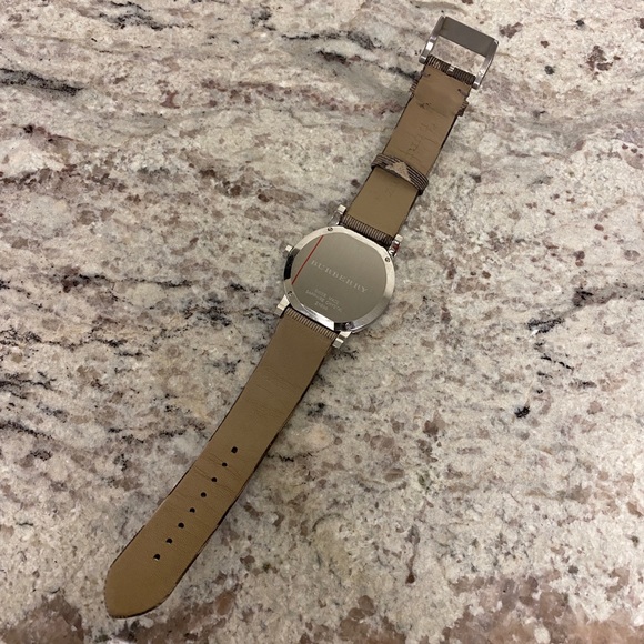 Burberry Smoke Check Watch - Picture 5 of 11